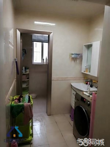 华联商厦旁 中间楼层大三室 采光户型好精装修家具家电全送